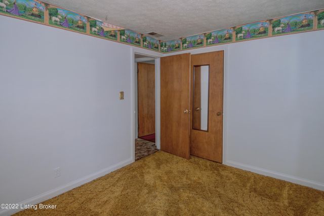 2405 Elmore St, Louisville, KY 40216
