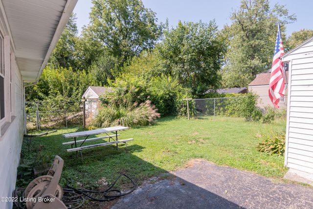2405 Elmore St, Louisville, KY 40216
