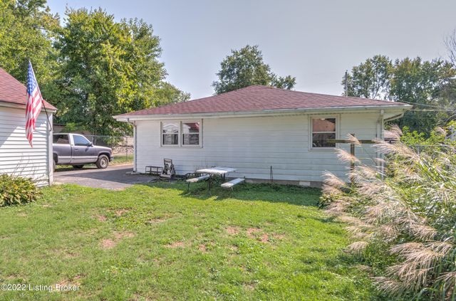 2405 Elmore St, Louisville, KY 40216