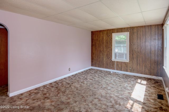 2405 Elmore St, Louisville, KY 40216