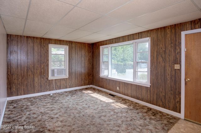 2405 Elmore St, Louisville, KY 40216
