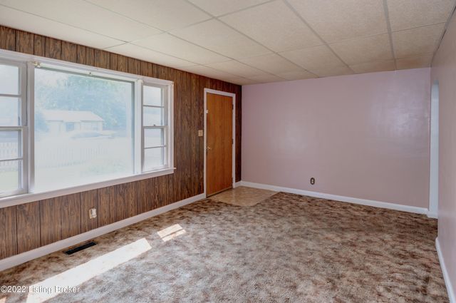 2405 Elmore St, Louisville, KY 40216