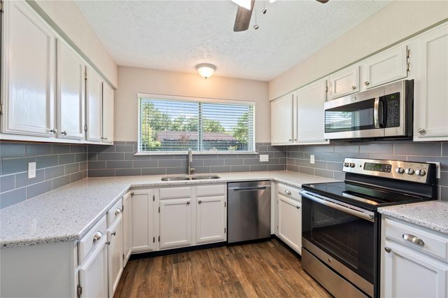 2793 Wood Hollow Drive, League City, TX 77573