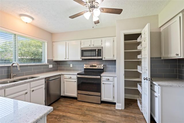 2793 Wood Hollow Drive, League City, TX 77573