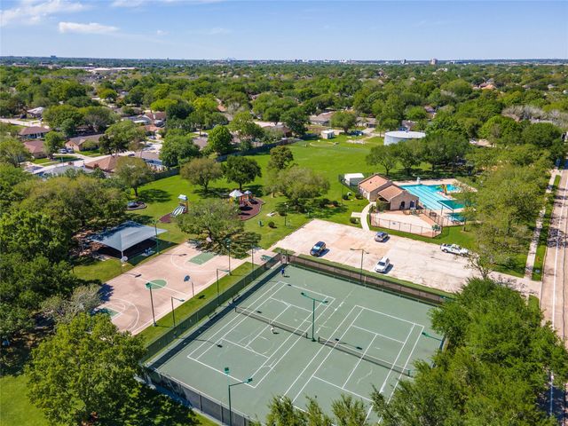 2793 Wood Hollow Drive, League City, TX 77573