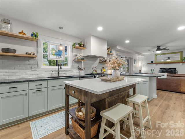 154 White Oak Lane, Brevard, NC 28712