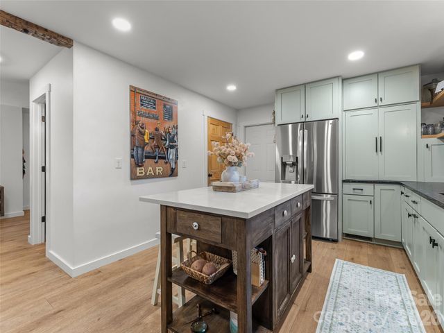 154 White Oak Lane, Brevard, NC 28712