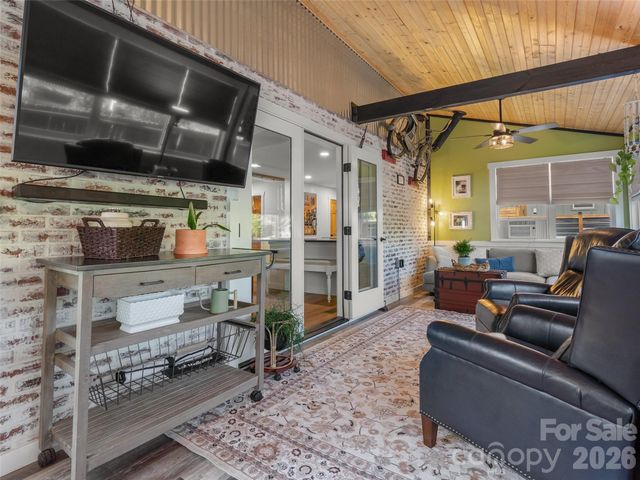 154 White Oak Lane, Brevard, NC 28712