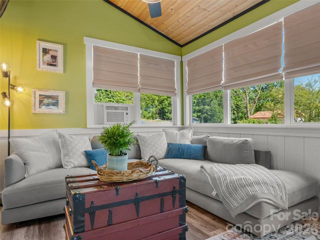 154 White Oak Lane, Brevard, NC 28712