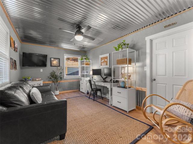 154 White Oak Lane, Brevard, NC 28712