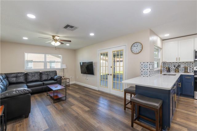 4711 RIDGE POINT DRIVE, Tampa, FL 33624