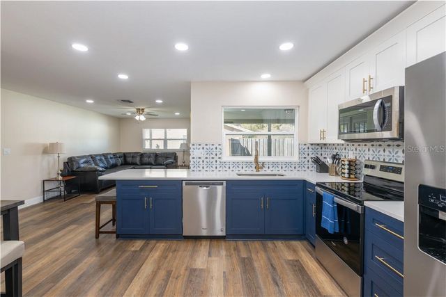 4711 RIDGE POINT DRIVE, Tampa, FL 33624