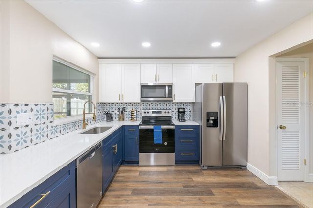 4711 RIDGE POINT DRIVE, Tampa, FL 33624