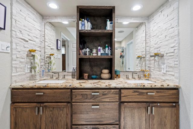 7815 Koloa River Court, Houston, TX 77040