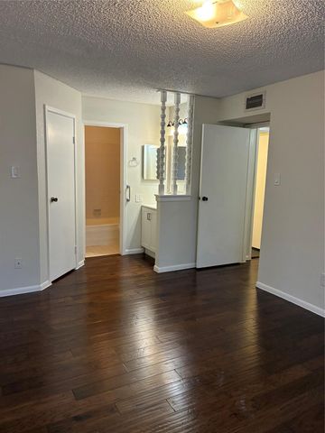 1500 Bay Area Boulevard W-325, Houston, TX 77058
