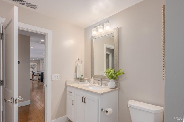 49 Hoff Rd, Kenwood, CA 95409