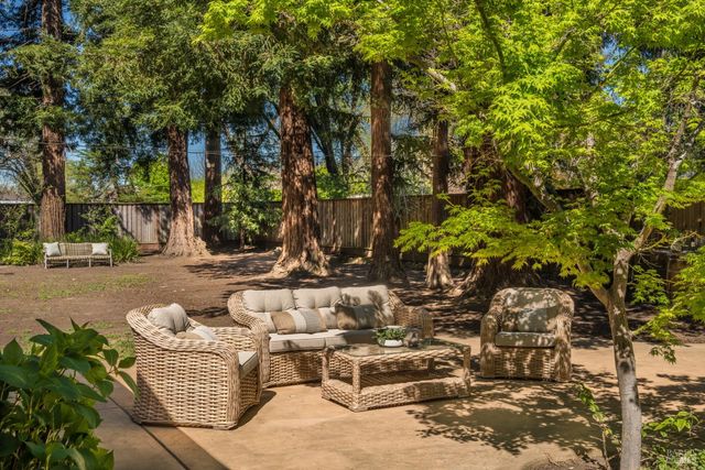 49 Hoff Rd, Kenwood, CA 95409