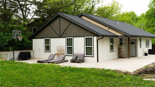 72 & 71 V Street, Lake Lotawana, MO 64086