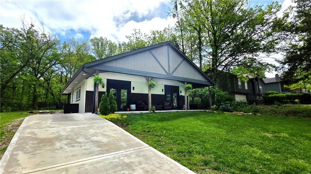 72 & 71 V Street, Lake Lotawana, MO 64086