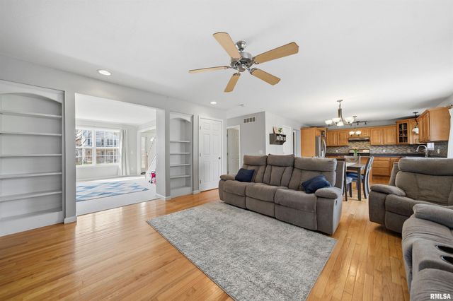 2107 W GERALD Drive, Peoria, IL 61615