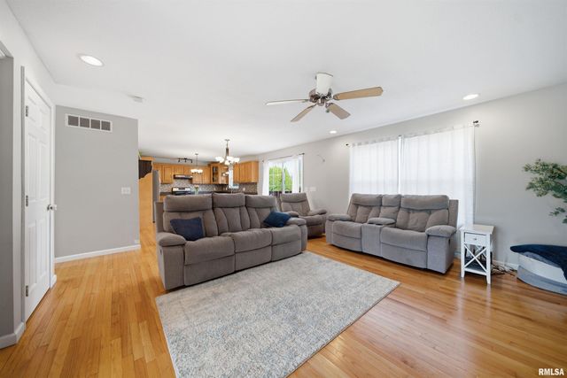 2107 W GERALD Drive, Peoria, IL 61615