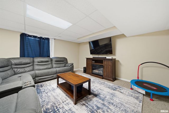 2107 W GERALD Drive, Peoria, IL 61615