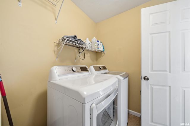 2107 W GERALD Drive, Peoria, IL 61615