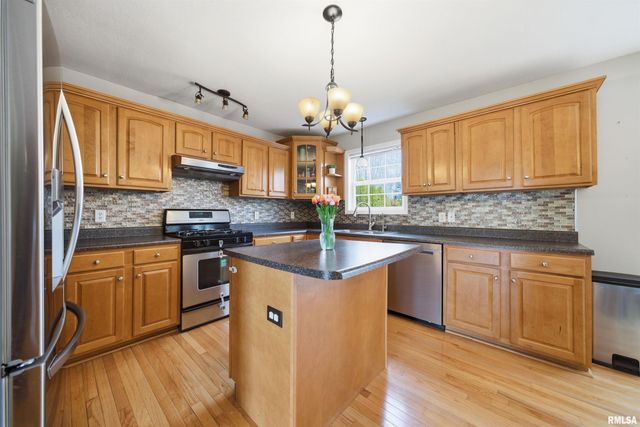 2107 W GERALD Drive, Peoria, IL 61615