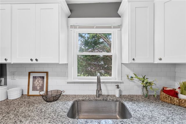 31 Elton Avenue, Warwick, RI 02889