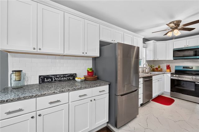 31 Elton Avenue, Warwick, RI 02889
