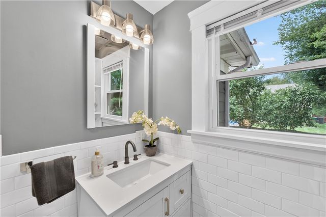 31 Elton Avenue, Warwick, RI 02889