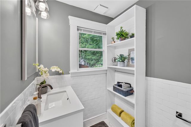 31 Elton Avenue, Warwick, RI 02889