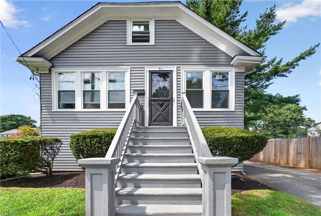 31 Elton Avenue, Warwick, RI 02889