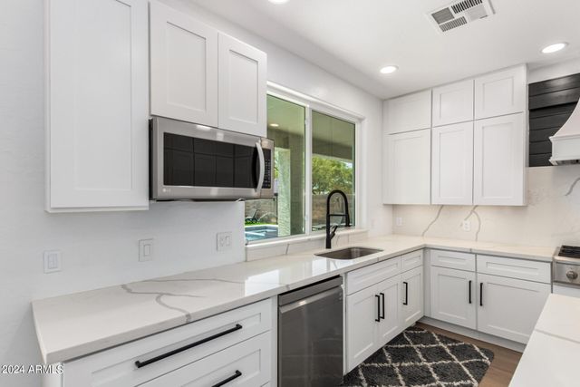 7329 E TAILFEATHER Drive, Scottsdale, AZ 85255