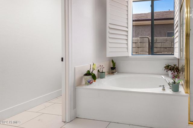 7329 E TAILFEATHER Drive, Scottsdale, AZ 85255