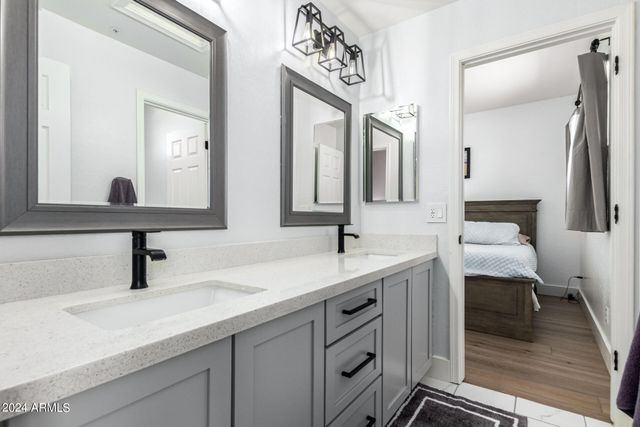 7329 E TAILFEATHER Drive, Scottsdale, AZ 85255