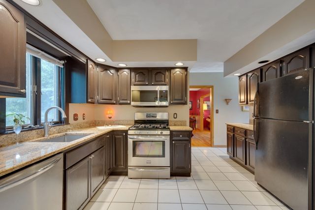 8 Otter Pond Road, Lynnfield, MA 01940