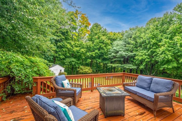 8 Otter Pond Road, Lynnfield, MA 01940