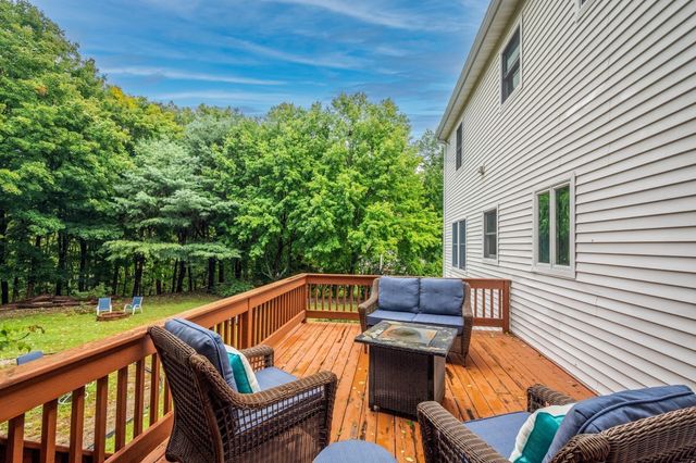8 Otter Pond Road, Lynnfield, MA 01940