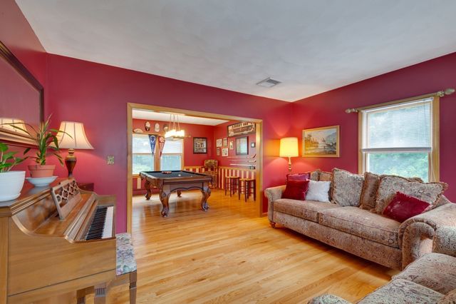8 Otter Pond Road, Lynnfield, MA 01940
