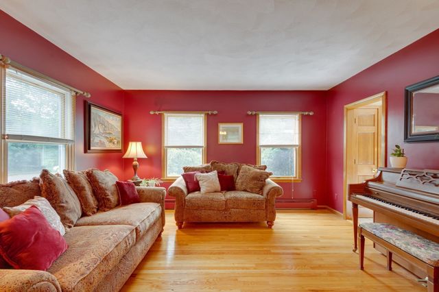 8 Otter Pond Road, Lynnfield, MA 01940