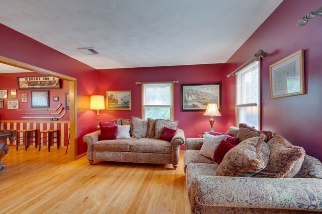 8 Otter Pond Road, Lynnfield, MA 01940