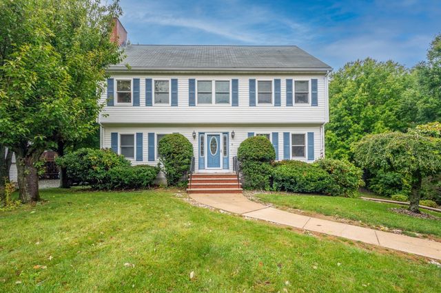 8 Otter Pond Road, Lynnfield, MA 01940
