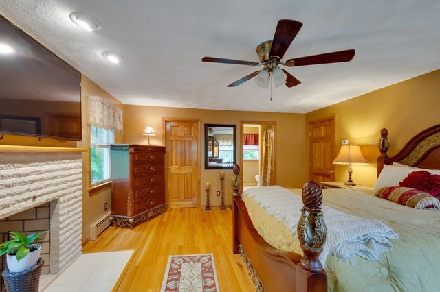 8 Otter Pond Road, Lynnfield, MA 01940