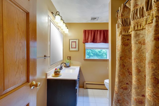8 Otter Pond Road, Lynnfield, MA 01940