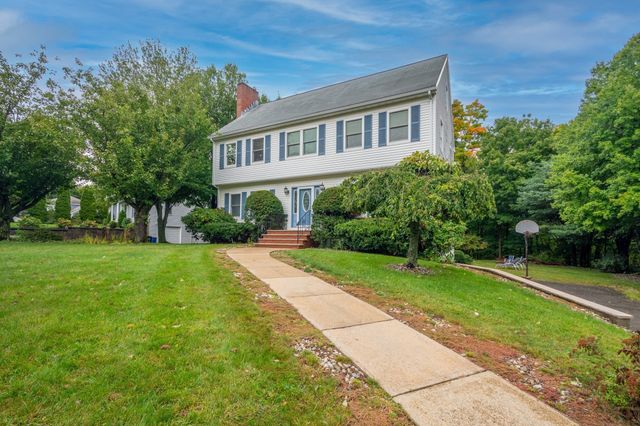 8 Otter Pond Road, Lynnfield, MA 01940