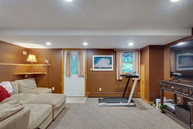 8 Otter Pond Road, Lynnfield, MA 01940