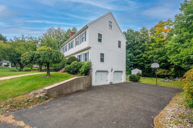 8 Otter Pond Road, Lynnfield, MA 01940