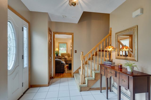8 Otter Pond Road, Lynnfield, MA 01940