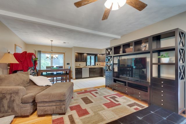 8 Otter Pond Road, Lynnfield, MA 01940